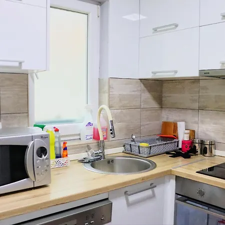 Red Kruz Apartment *