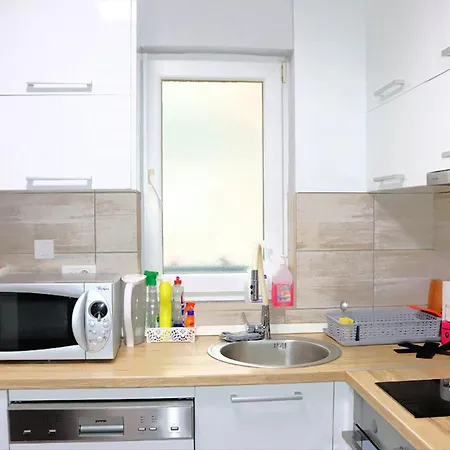 Red Kruz Apartment Belgrade