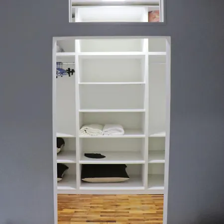 Red Kruz Apartment *